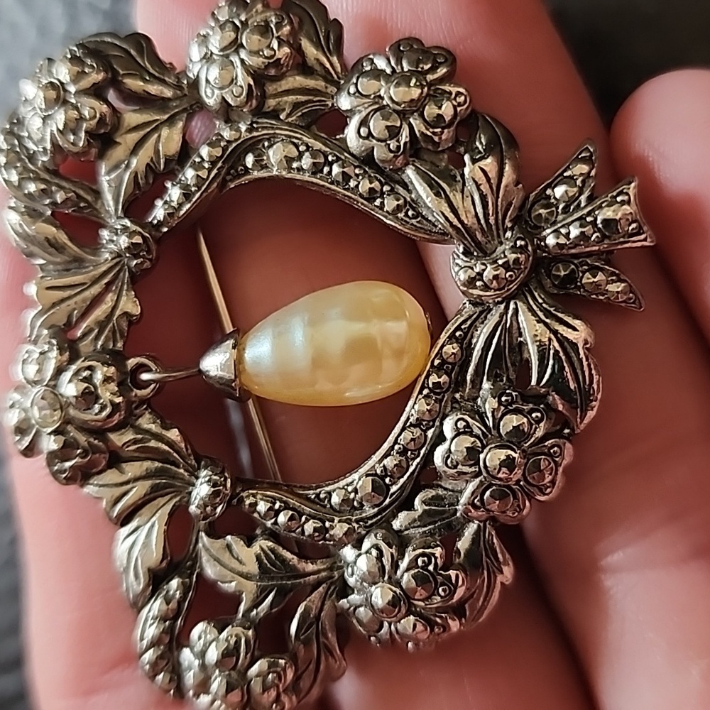 Vtg Avon Silver Floral Brooch With Faux Pearl Accent